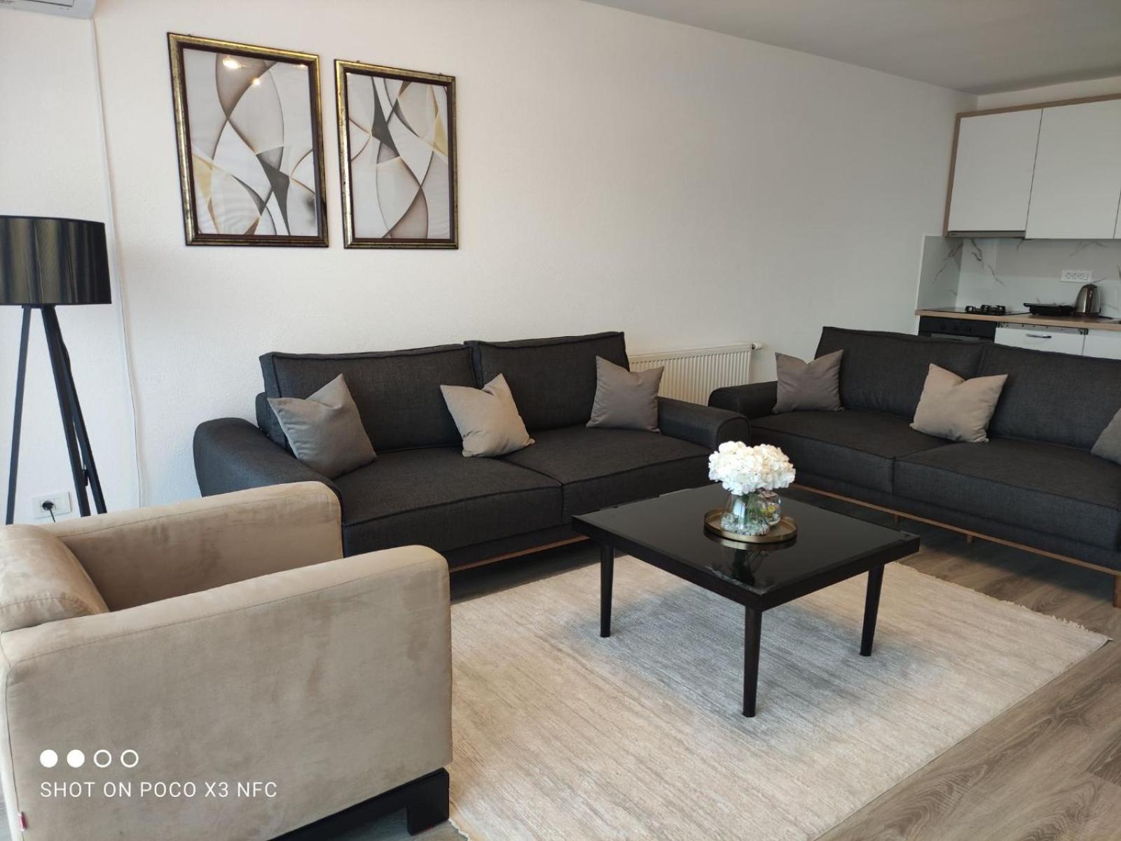 Apartment Prizreni-Free Private Parking Ngoại thất bức ảnh